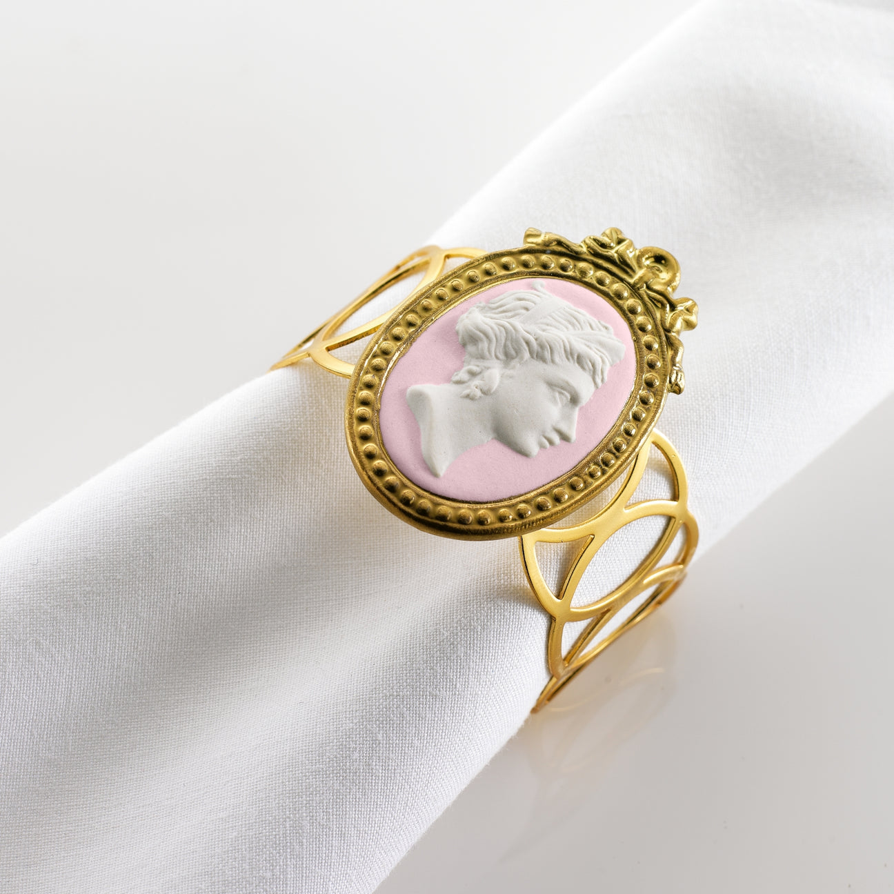 Cammeo Era Napkin Ring - White &amp; Pink 